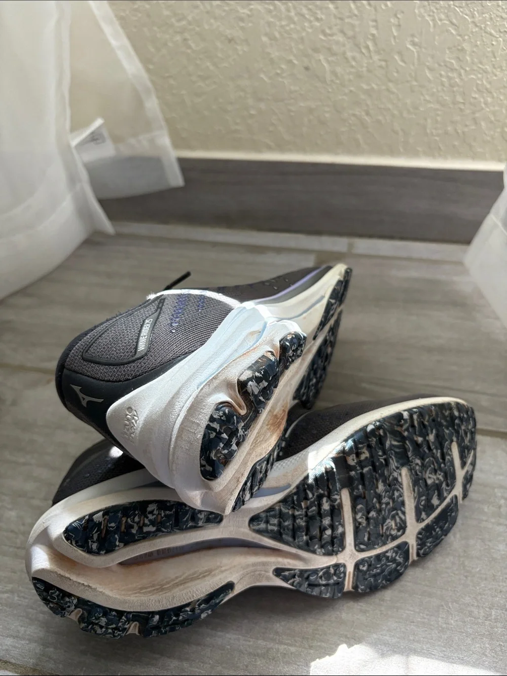 Mizuno Gray Running Sneakers with Purple Trim